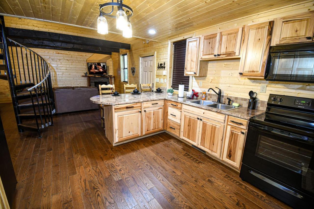 Вилла Gatlinburg - Honeymoon Hideaway Экстерьер фото